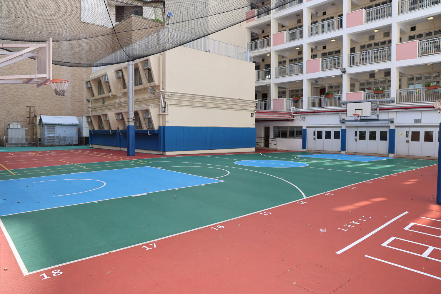 操場 Image